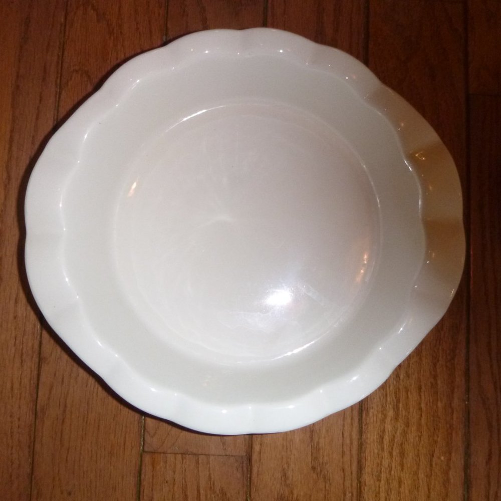 Large Round Deep Dish Pie / Casserole Dish